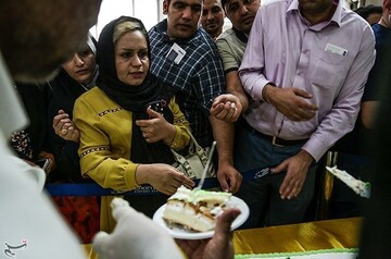 توزیع 80 کیلو کیک توسط سپاه حفاطت فرودگاه اهواز به مناسبت عید غدیر خم
