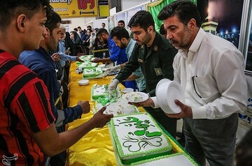 توزیع 80 کیلو کیک توسط سپاه حفاطت فرودگاه اهواز به مناسبت عید غدیر خم