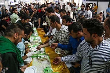توزیع 80 کیلو کیک توسط سپاه حفاطت فرودگاه اهواز به مناسبت عید غدیر خم