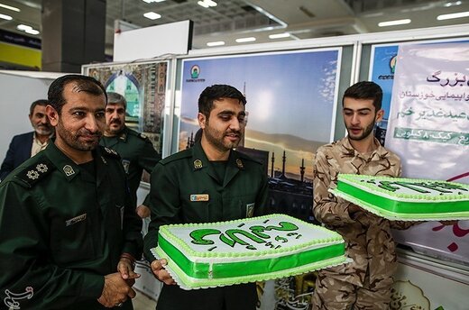توزیع 80 کیلو کیک توسط سپاه حفاطت فرودگاه اهواز به مناسبت عید غدیر خم
