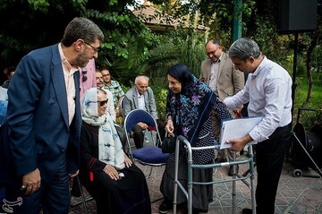 صدیقه کیانفر و حمید شاه آبادی معاون صدا در اختتامیه جشنواره رادیویی نوایش