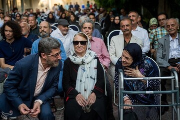 صدیقه کیانفر و حمید شاه آبادی معاون صدا در اختتامیه جشنواره رادیویی نوایش