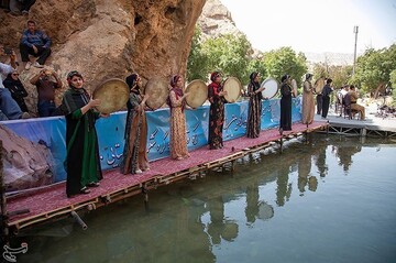 اولین جشنواره میوه های بهشتی در کرمانشاه