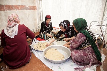 اولین جشنواره میوه های بهشتی شهرستان دالاهو دیروز سه شنبه همزمان با عیدغدیرخم در سراب «شالان» برگزار شد