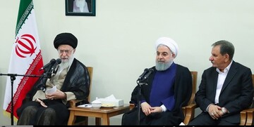 قائد الثورة الإسلامية يستقبل رئيس وأعضاء الحكومة الإيرانية/صور