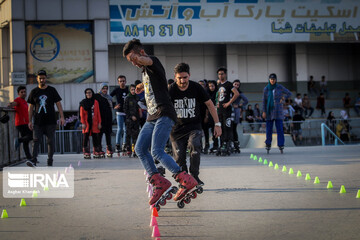 اسکیت سواری در بوستان آب و آتش