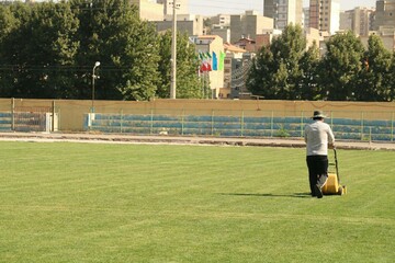 آماده‌سازی ورزشگاه تختی ارومیه برای هفته دوم لیگ دسته یک فوتبال