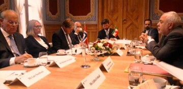 Zarif confers with Norwegian Parliament's foreign policy, defense commission chief