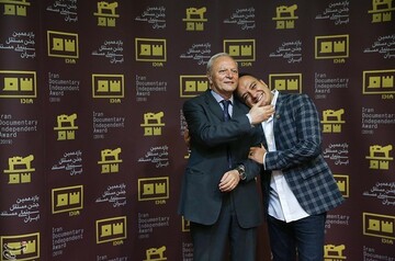احسان کرمی مجری رسانه در اختتامیه یازدهمین جشن مستقل سینمای مستند