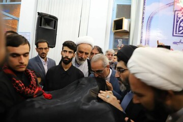 رونمایی از پرچم اولین هیات عزاداری خرم آبادی ها در کربلا 