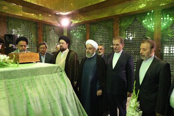 Rouhani, cabinet pay tribute to late Imam Khomeini