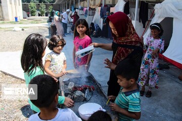 چادرنشینی سیل زدگان در گنبدکاووس پس از گذشت 5 ماه