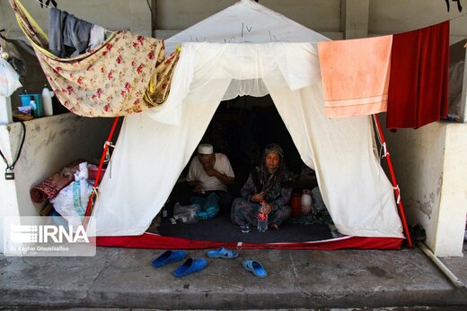 چادرنشینی سیل زدگان در گنبدکاووس پس از گذشت 5 ماه
