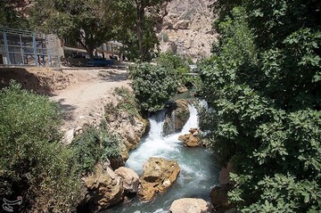 آب تنی در سراب شالان کرمانشاه