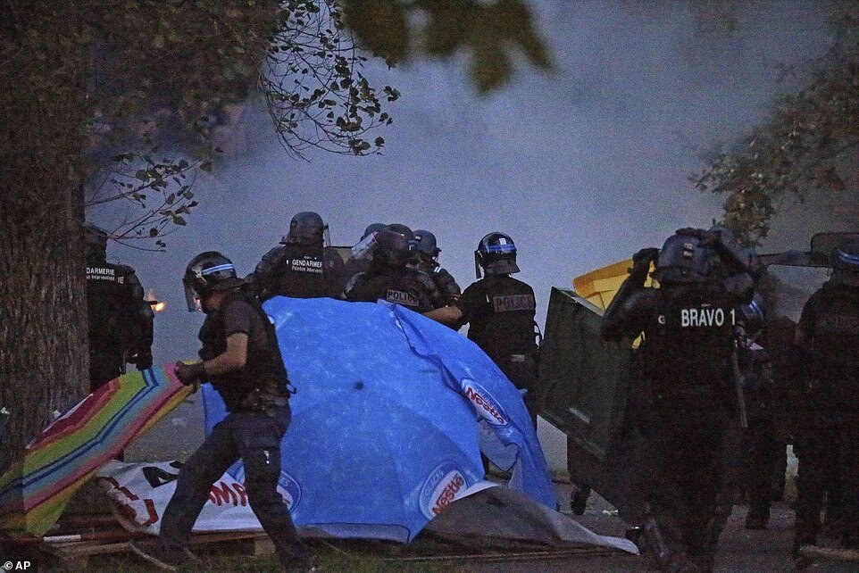 تظاهرات در حاشیه نشست گروه جی ۷ در فرانسه