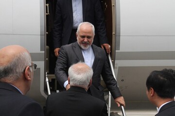 ظریف وارد پکن شد/ جزئیاتی از سفر ظریف به شرق آسیا