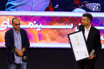 عادل فردوسی پور در بیست و یکمین جشن سینمای ایران
