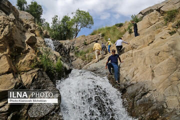 گردشگران تابستانی در گنجنامه همدان