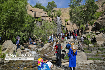 گردشگران تابستانی در گنجنامه همدان