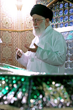 غبارروبی مضجع مطهر حضرت امام رضا(ع)