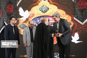 اهتزاز پرچم هزار متری «یاحسین(ع)» در آسمان تهران