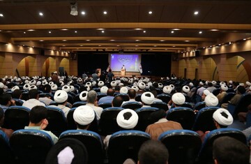 تکرار برهم زدن سخنرانی در قم توسط تندروها در حضور رئیس قوه قضائیه