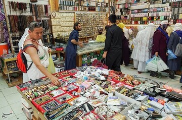 خرید زائران کشورهای خارجی از بازارهای مکه
