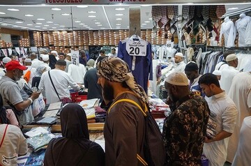 خرید زائران کشورهای خارجی از بازارهای مکه