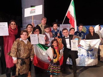 خوش هنر، در مسابقات جهانی فولکلور یونسکو طلا گرفت