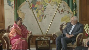 ظريف يبحث التعاون البرلماني مع رئيسة المجلس النغلاديشي