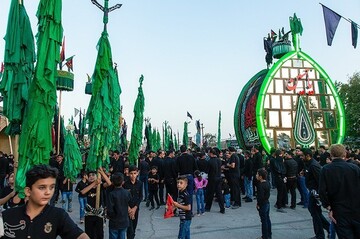 علم برداری سنت دیرینه مهریزی ها در دهه اول محرم