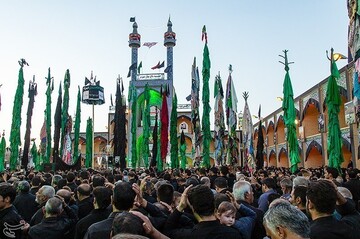 علم برداری سنت دیرینه مهریزی ها در دهه اول محرم