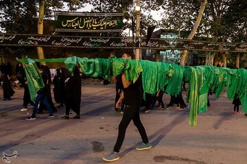 علم برداری سنت دیرینه مهریزی ها در دهه اول محرم