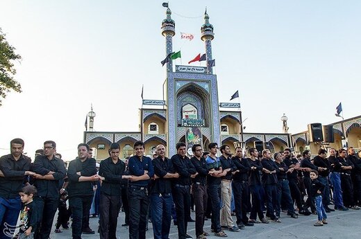 علم برداری سنت دیرینه مهریزی ها در دهه اول محرم