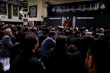 اولین شب از مراسم عزاداری حضرت سیدالشهداء(ع) در حسینیه امام خمینی(ره)
