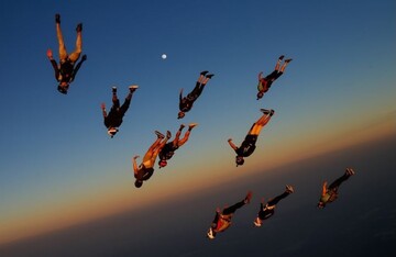 عکس | سقوط آزاد چتربازان در عکس روز نشنال جئوگرافیک