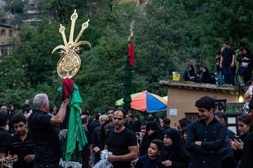 آیین علم بندان شب ششم محرم در ماسوله