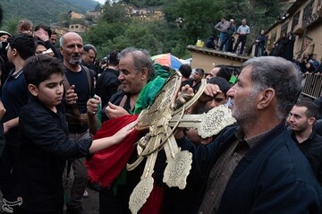 آیین علم بندان شب ششم محرم در ماسوله