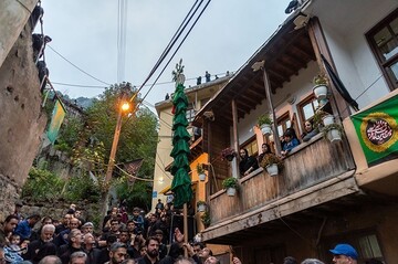 آیین علم بندان شب ششم محرم در ماسوله
