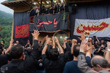 آیین علم بندان شب ششم محرم در ماسوله