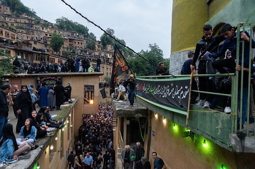آیین علم بندان شب ششم محرم در ماسوله