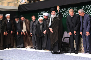 دومین شب مراسم عزاداری حضرت اباعبدالله الحسین علیه‌السلام در حسینیه امام خمینی(ره)