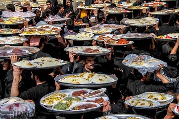مائدة النذور الحسينية في إيران تتسع للفقير والغني/صور