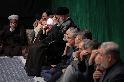 دومین شب مراسم عزاداری حضرت اباعبدالله الحسین علیه‌السلام در حسینیه امام خمینی(ره)