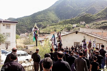 آیین علم بندان روز تاسوعا در روستای زیارت گرگان