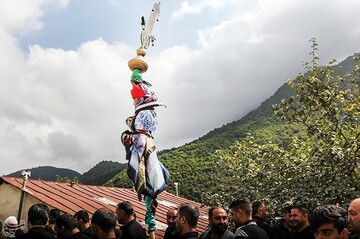 آیین علم بندان روز تاسوعا در روستای زیارت گرگان