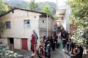 آیین علم بندان روز تاسوعا در روستای زیارت گرگان