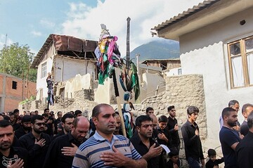 آیین علم بندان روز تاسوعا در روستای زیارت گرگان