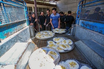 آیین سنتی توزیع نذری در روستای اراضی اصفهان