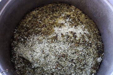 آیین سنتی توزیع نذری در روستای اراضی اصفهان